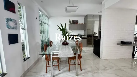 Casa com 3 Quartos à venda, 200m² no Cidade Jardim, Uberlândia