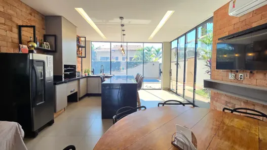 Sobrado com 4 Quartos para alugar, 260m² no Jardins Madri, Goiânia
