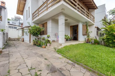 Casa com 4 Quartos à venda, 235m² no Chácara das Pedras, Porto Alegre