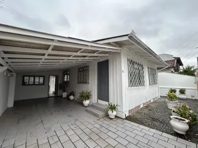 Casa com 3 Quartos para alugar, 150m² no São Judas, Itajaí