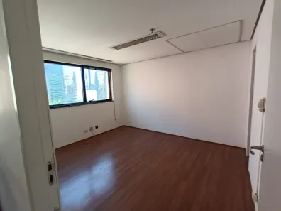 Sala Comercial à venda, 120m² no Vila Olímpia, São Paulo