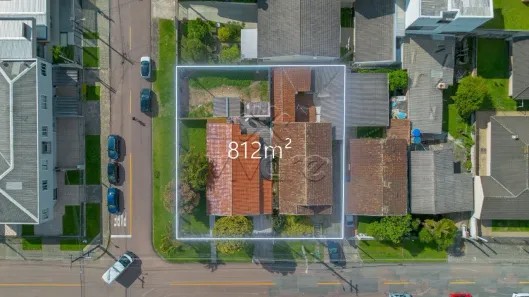 Lote/Terreno à venda, 812m² no Novo Mundo, Curitiba