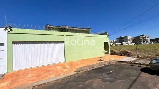 Casa com 4 Quartos para alugar, 215m² no Alto Umuarama, Uberlândia