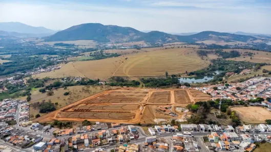 Lote/Terreno à venda, 140m² no Jardim Águas Claras, Bragança Paulista