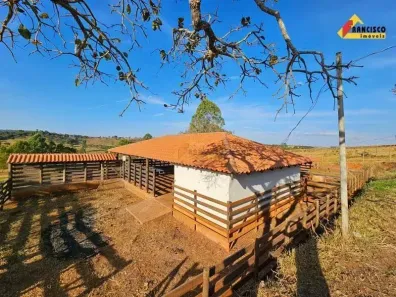Fazenda/Sítio com 6 Quartos à venda, 370m² no Área Rural de Divinópolis, Divinópolis