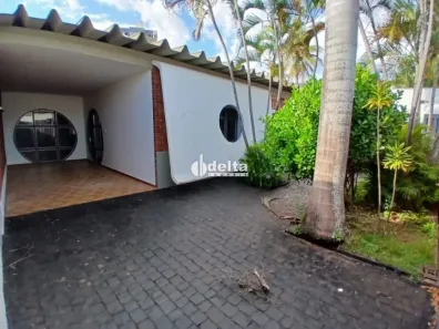 Casa com 4 Quartos para alugar, 170m² no Tabajaras, Uberlândia