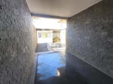 Casa com 3 Quartos para alugar, 120m² no Santa Mônica, Uberlândia