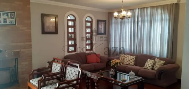 Sobrado com 4 Quartos à venda, 249m² no Jardim São José, Jacareí