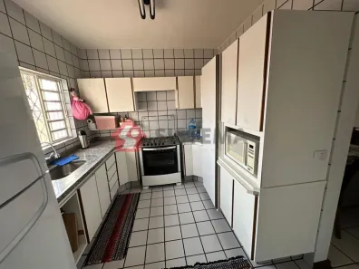 Casa com 3 Quartos à venda, 239m² no Vila Industrial, Presidente Prudente