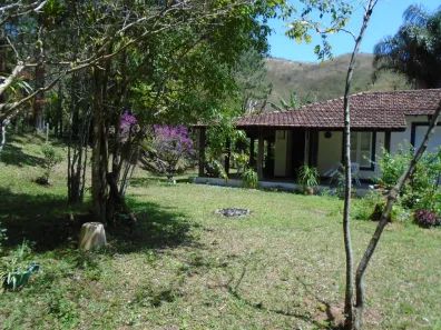 Casa com 4 Quartos para alugar, 450m² no Governador Portela, Miguel Pereira