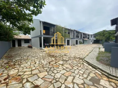 Sobrado com 3 Quartos à venda, 115m² no Bombas, Bombinhas