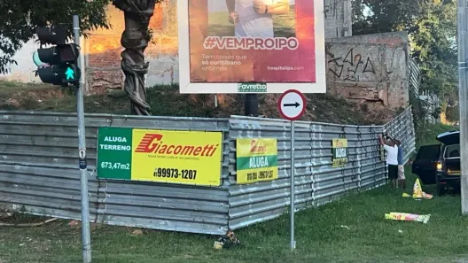 Lote/Terreno para alugar, 673m² no Campina do Siqueira, Curitiba