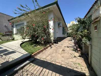 Imóvel Comercial com 2 Quartos para alugar, 200m² no Santa Cecília, Porto Alegre