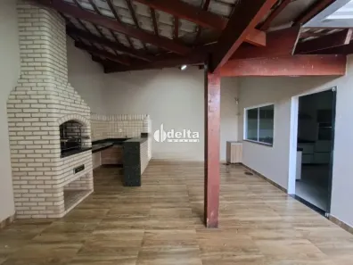 Casa com 3 Quartos para alugar, 241m² no Jardim Patrícia, Uberlândia