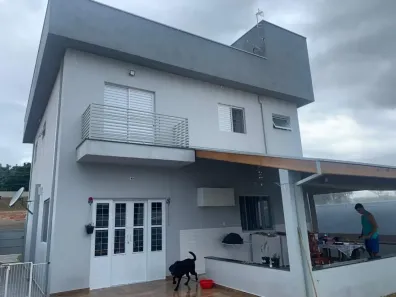 Casa com 3 Quartos à venda, 252m² no Itapecirica, Taubaté