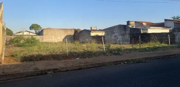 Lote/Terreno à venda, 700m² no Jardim das Palmeiras, Uberlândia