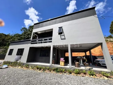 Casa com 3 Quartos para alugar, 270m² no Primeiro de Maio, Brusque
