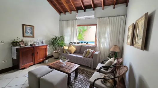 Casa com 3 Quartos à venda, 225m² no Champagnat, Londrina