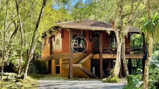 Casa com 4 Quartos para alugar, 240m² no Fazenda Inglesa, Petrópolis