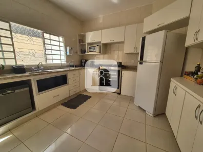 Casa com 3 Quartos à venda, 202m² no Santa Mônica, Uberlândia