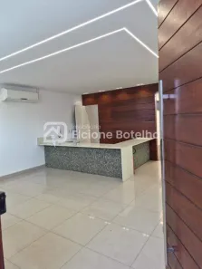 Prédio Comercial para alugar, 300m² no Tabajaras, Uberlândia