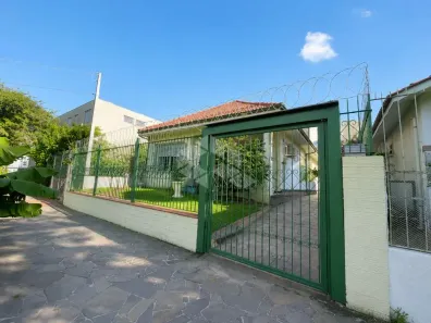 Casa com 3 Quartos para alugar, 250m² no Partenon, Porto Alegre