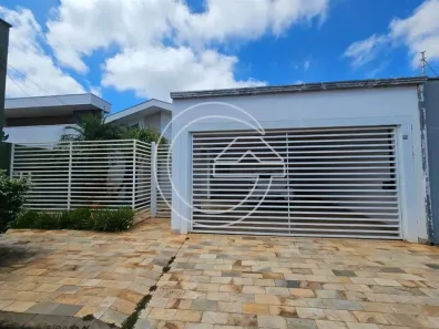 Casa com 3 Quartos para alugar, 10m² no Centro, Marília