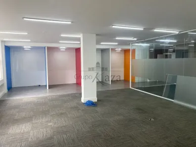 Prédio Comercial com 3 Quartos para alugar, 130m² no República, São Paulo