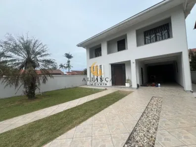 Casa com 3 Quartos para alugar, 200m² no Praia João Rosa, Biguaçu