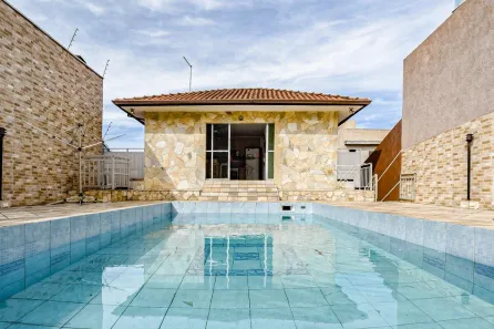 Sobrado com 3 Quartos à venda, 270m² no Parolin, Curitiba