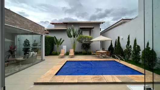 Casa com 4 Quartos à venda, 350m² no Jardim Karaíba, Uberlândia