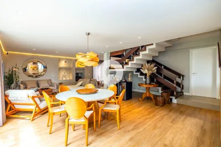 Casa de Condomínio com 6 Quartos à venda, 410m² no Butiatuvinha, Curitiba