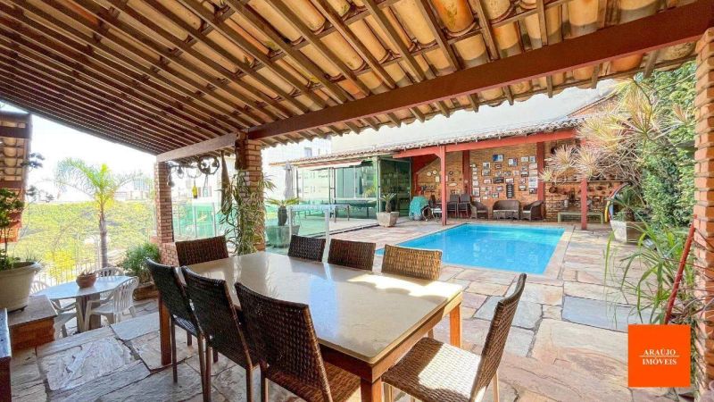 Casa com 4 quartos — Santa Lúcia, Belo Horizonte