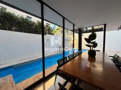Sobrado com 4 Quartos para alugar, 304m² no Jardins Valência, Goiânia
