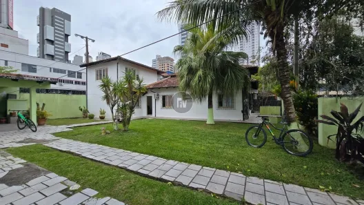 Casa com 8 Quartos à venda, 380m² no Estados, Balneário Camboriú