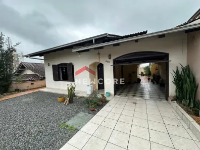 Casa com 4 Quartos à venda, 176m² no Floresta, Joinville