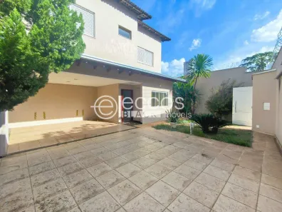 Casa com 3 Quartos para alugar, 380m² no Lídice, Uberlândia