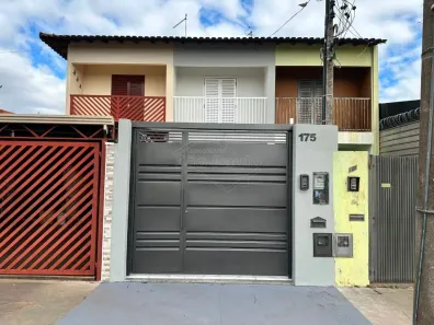 Casa com 3 Quartos para alugar, 141m² no Vila Harmonia, Araraquara