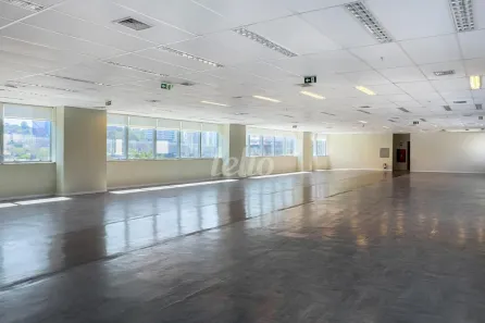Sala Comercial para alugar, 457m² no Vila Cordeiro, São Paulo