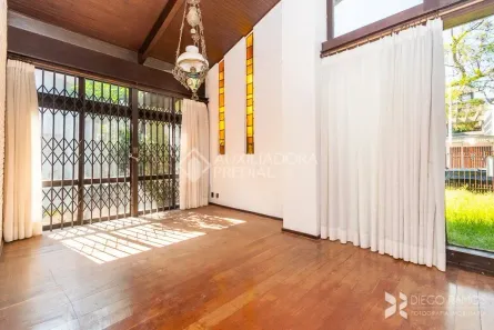 Casa com 3 Quartos à venda, 280m² no Três Figueiras, Porto Alegre