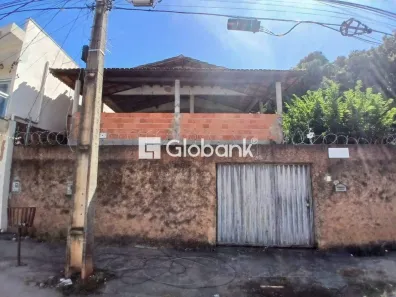 Casa com 3 Quartos à venda, 360m² no Antônio Pimenta, Montes Claros