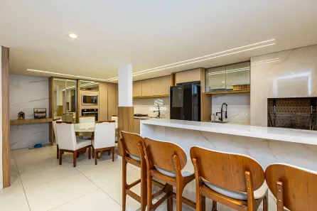 Sobrado com 4 Quartos à venda, 175m² no Capão Raso, Curitiba