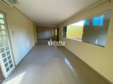 Casa com 3 Quartos à venda, 197m² no Jardim Karaíba, Uberlândia