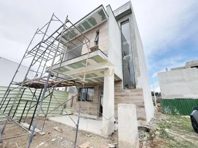 Sobrado com 3 Quartos à venda, 166m² no Santa Cândida, Curitiba