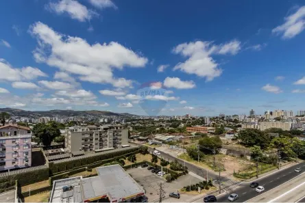 Apartamento com 2 Quartos à venda, 75m² no Três Figueiras, Porto Alegre