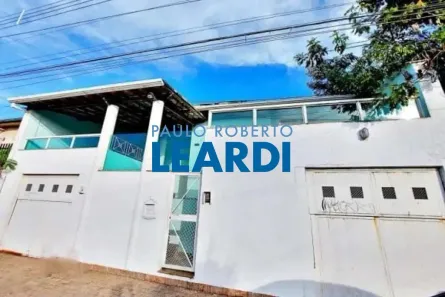 Casa com 3 Quartos à venda, 242m² no Carlos Prates, Belo Horizonte