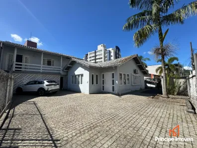 Casa com 3 Quartos à venda, 264m² no América, Joinville