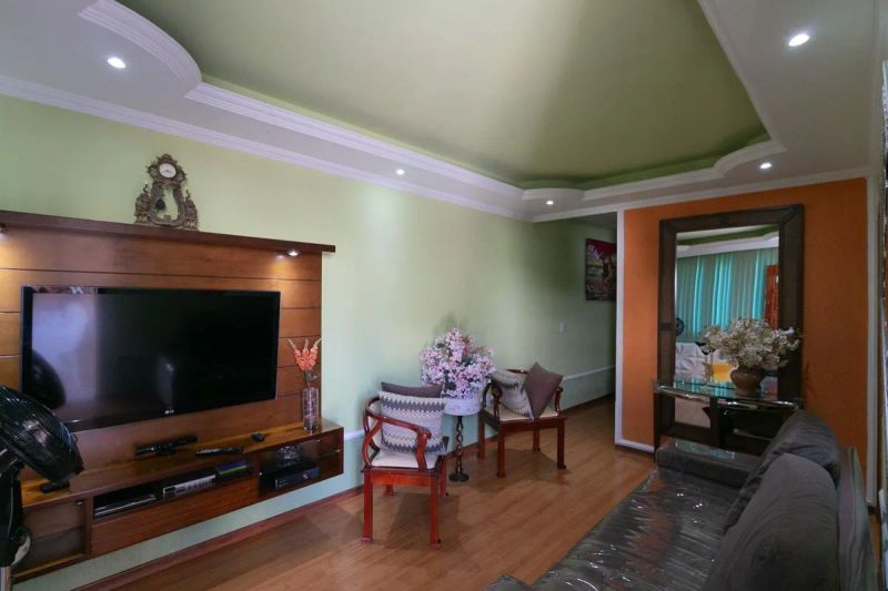 Casa com 5 quartos — Heliópolis, Belo Horizonte