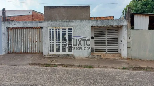 Casa com 2 Quartos à venda, 188m² no São Jorge, Uberlândia