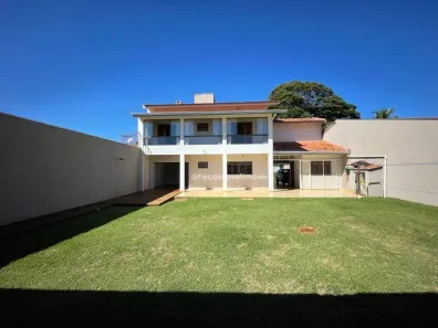 Sobrado com 3 Quartos para alugar, 306m² no Recanto Tropical, Cascavel